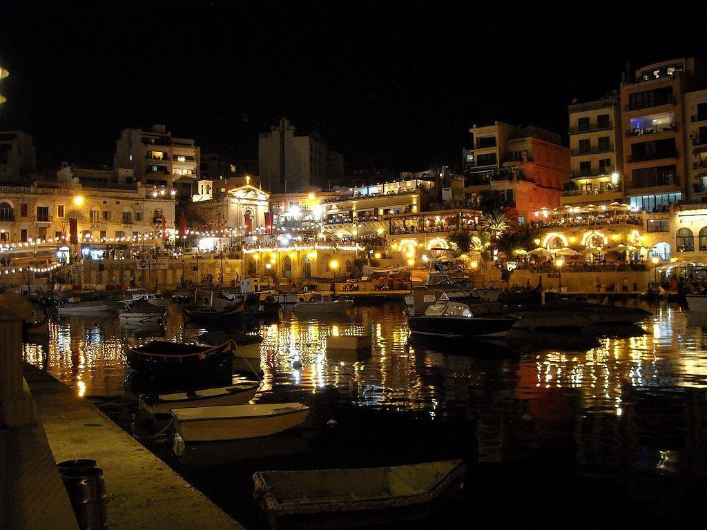 Spinola Seafront Apartment سانت جوليان الغرفة الصورة