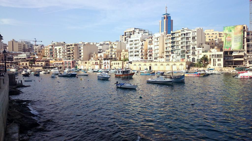 Spinola Seafront Apartment سانت جوليان الغرفة الصورة