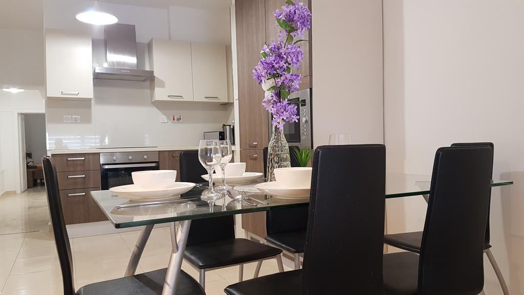 Spinola Seafront Apartment سانت جوليان المظهر الخارجي الصورة
